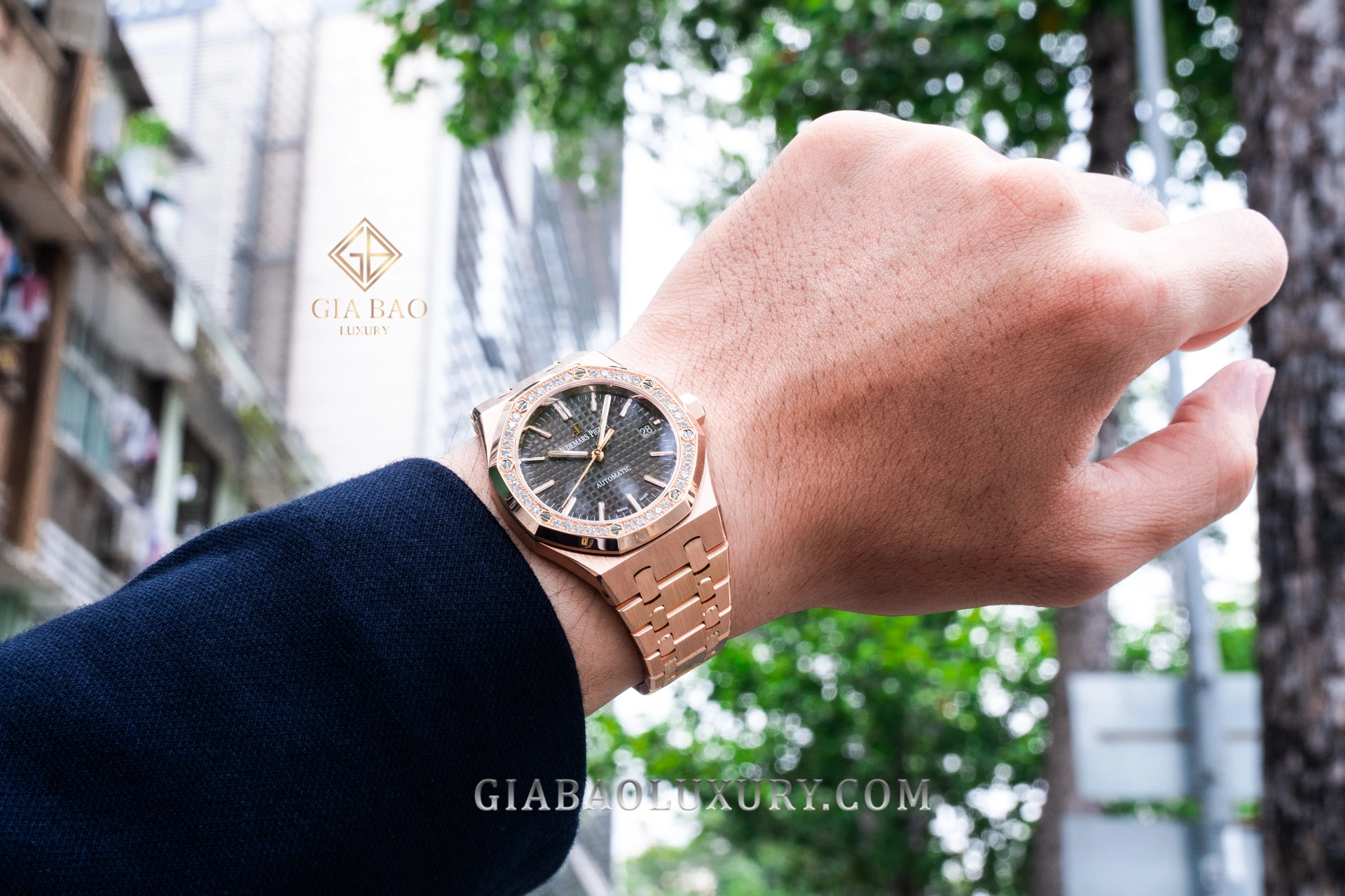 Audemars Piguet Royal Oak 15451OR 37 mm: Tỷ lệ 37 mm trên cổ tay