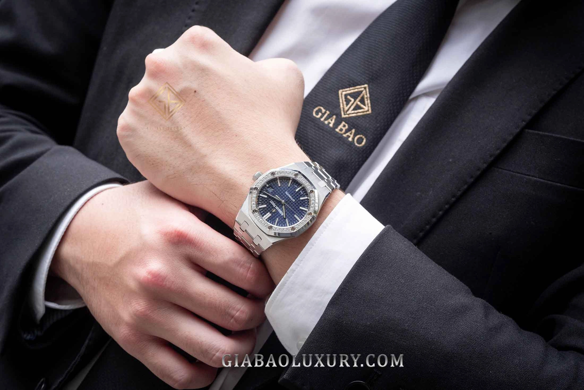 Audemars Piguet Royal Oak 15451ST 37 mm: Royal Oak 15451ST 37 mm trên cổ tay