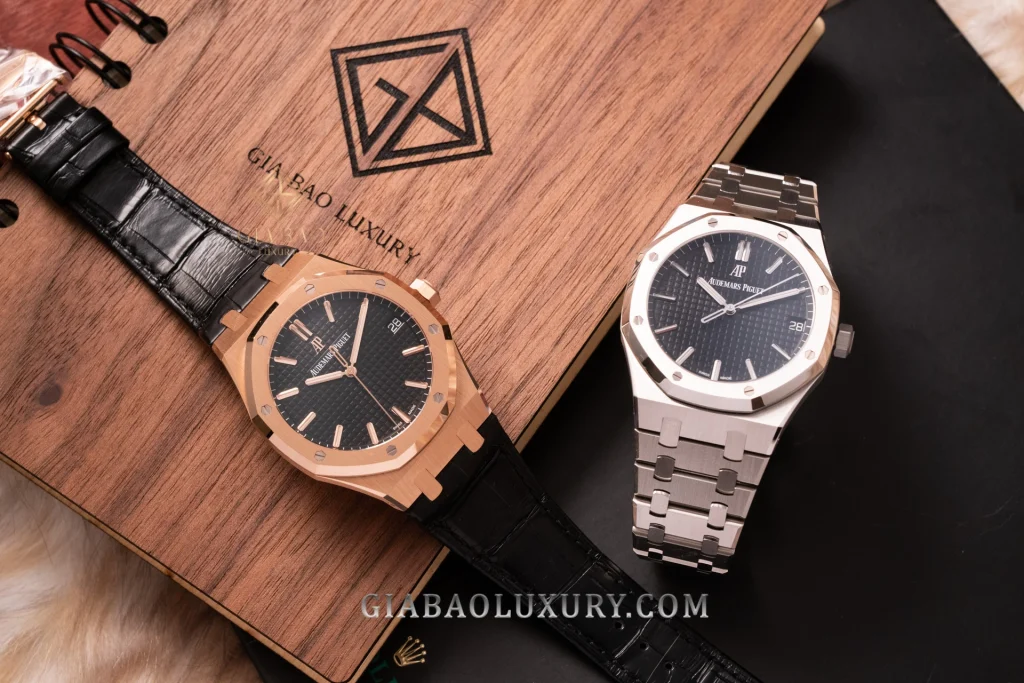 Royal Oak 15500ST và 15400ST khác nhau thế nào?: hai cấu hình Royal Oak Selfwinding trên dây thép và dây da