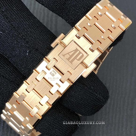 Audemars Piguet Royal Oak 77351OR 34 mm: Cạnh bát giác và núm AP trên vỏ vàng hồng
