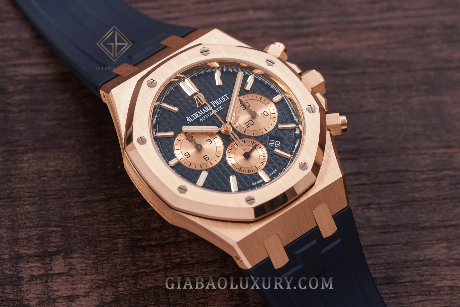 Audemars Piguet Royal Oak Chronograph 26331OR: tỷ lệ 41 mm của Royal Oak Chronograph 26331OR