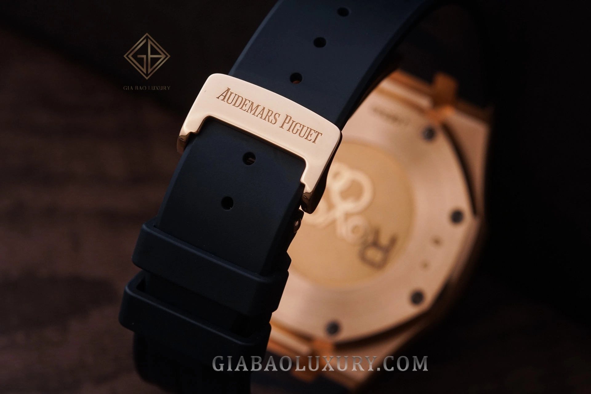 Audemars Piguet Royal Oak Chronograph 26331OR: khóa gập Audemars Piguet trên dây cao su