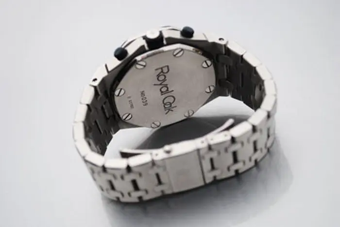 Royal Oak Chronograph: lịch sử và các thế hệ bộ máy: mặt đáy kín của Royal Oak Chronograph