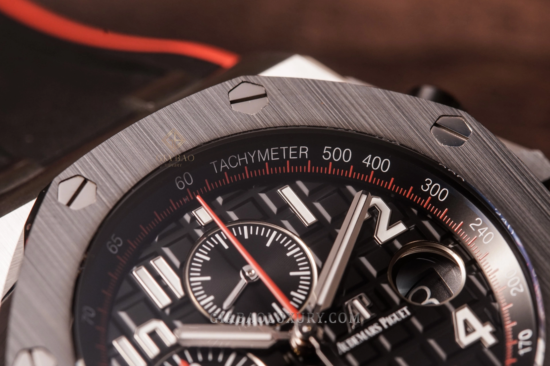 Audemars Piguet Royal Oak Offshore 26470SO: mặt số Mega Tapisserie và thang tachymeter