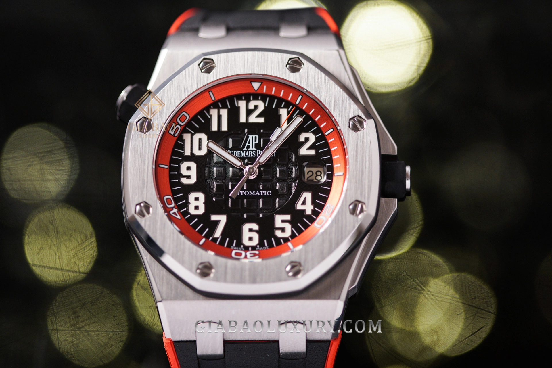 Audemars Piguet Royal Oak Offshore Scuba 15701ST: Royal Oak Offshore Scuba 15701ST với vòng lặn đỏ bên trong