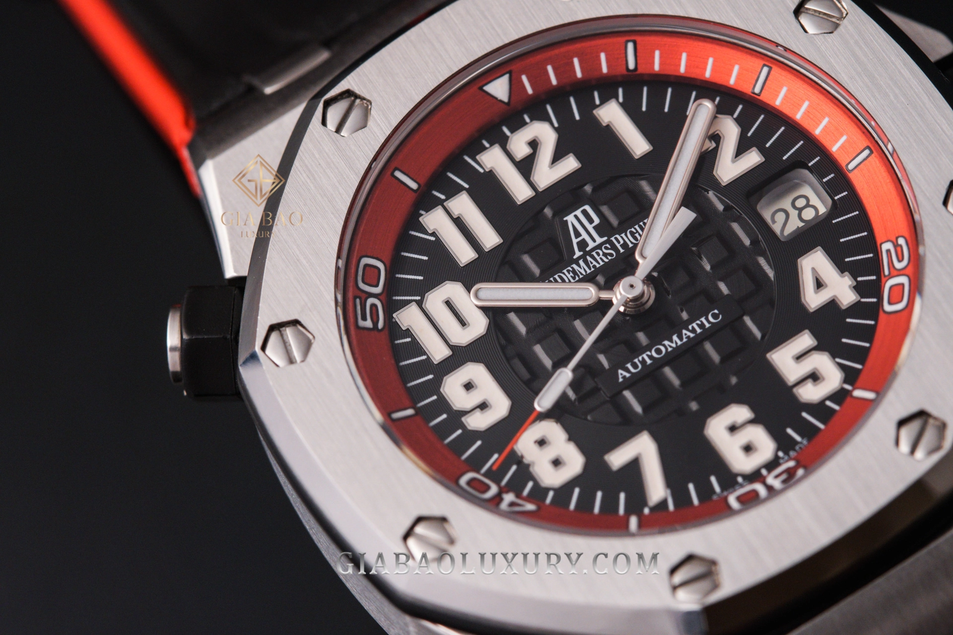 Audemars Piguet Royal Oak Offshore Scuba 15701ST: mặt Méga Tapisserie, lịch ngày và thang lặn 60 phút