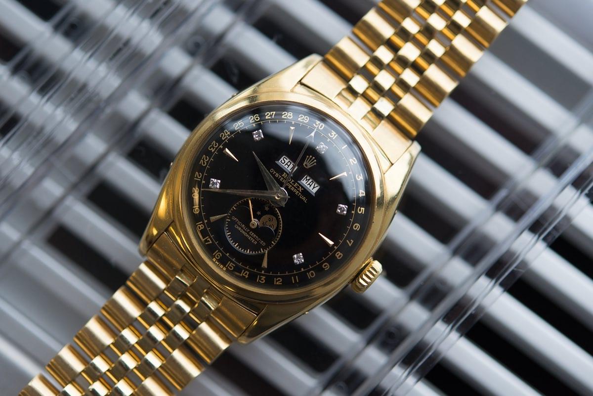 Mặt số đen nạm kim cương và dây đeo vàng nguyên khối Jubilee của Rolex ref. 6062 "vua Bảo Đại"