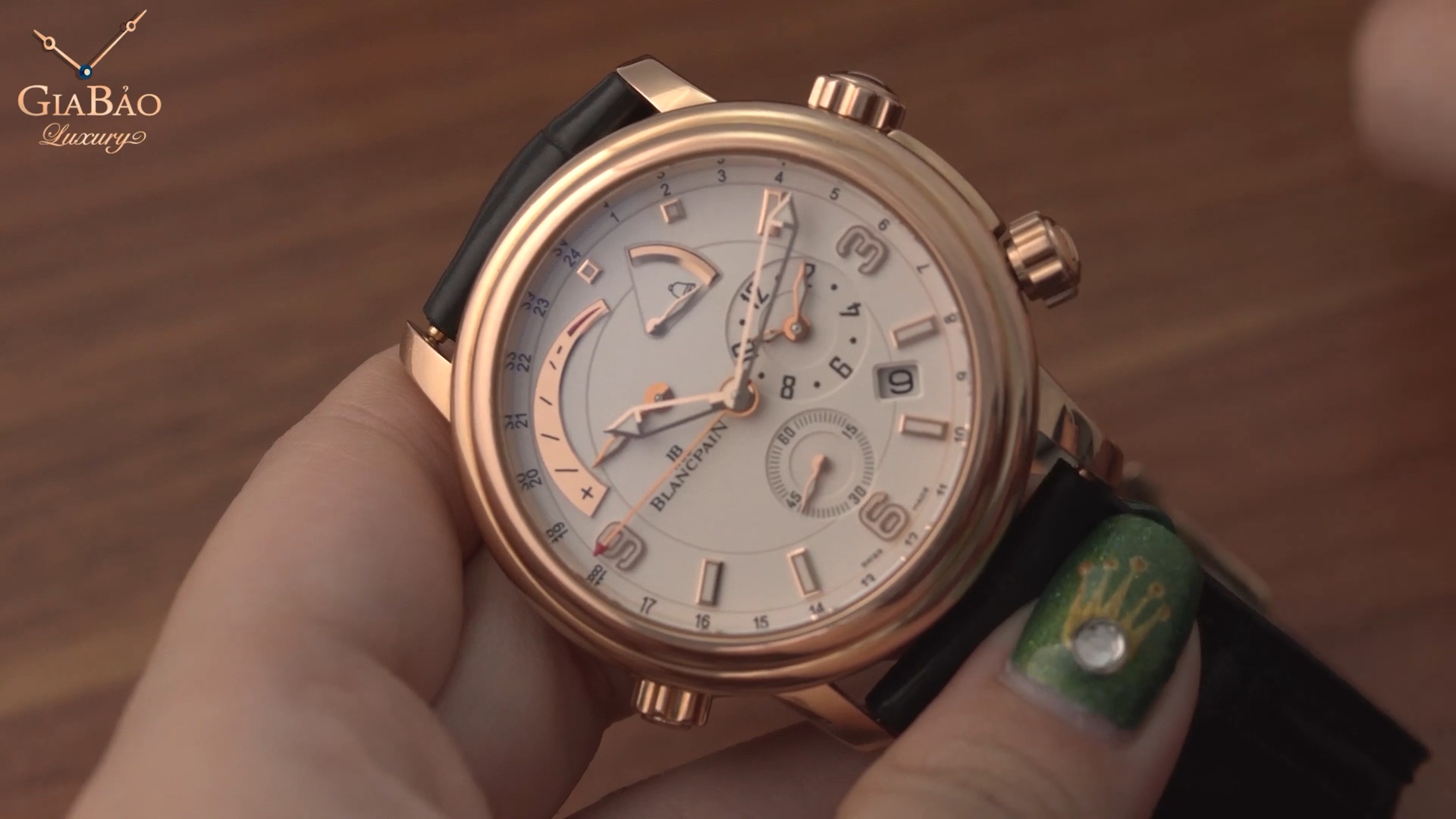 Các nút điều khiển báo thức trên Blancpain Léman Réveil GMT