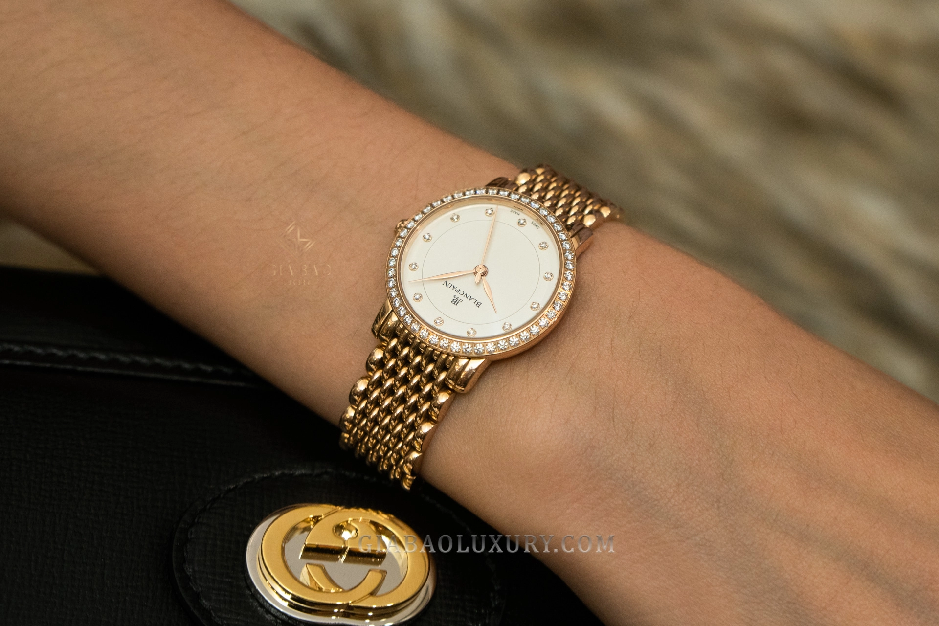 Blancpain Villeret Ultraplate 6102-2987A-MMB: Blancpain Villeret Ultraplate 29,2 mm trên cổ tay