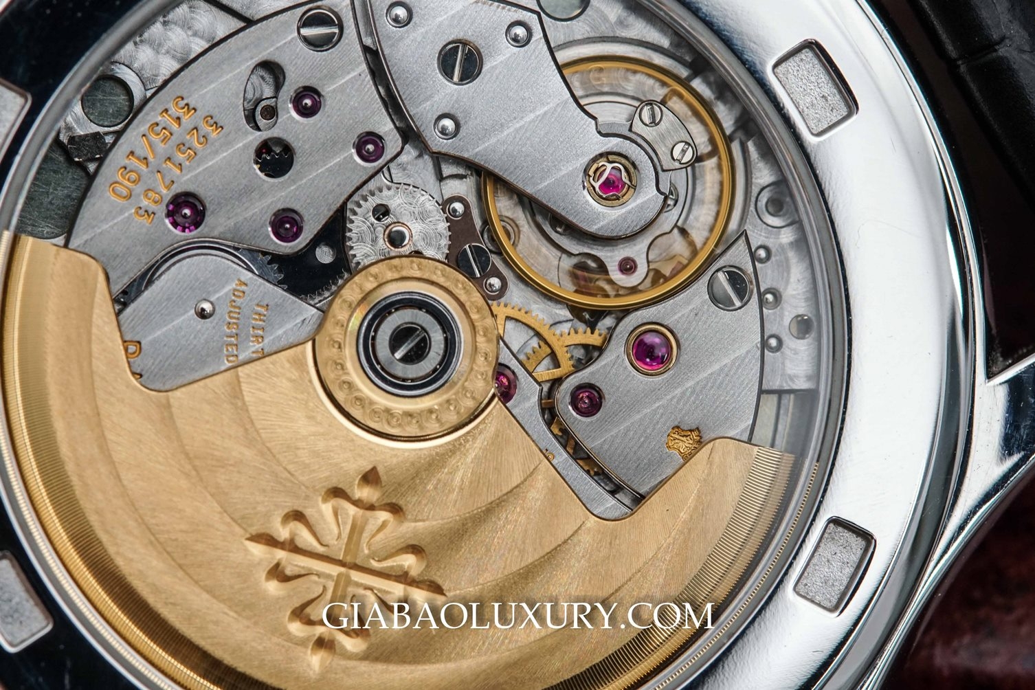 Bộ máy tự động trên đồng hồ Patek Philippe
