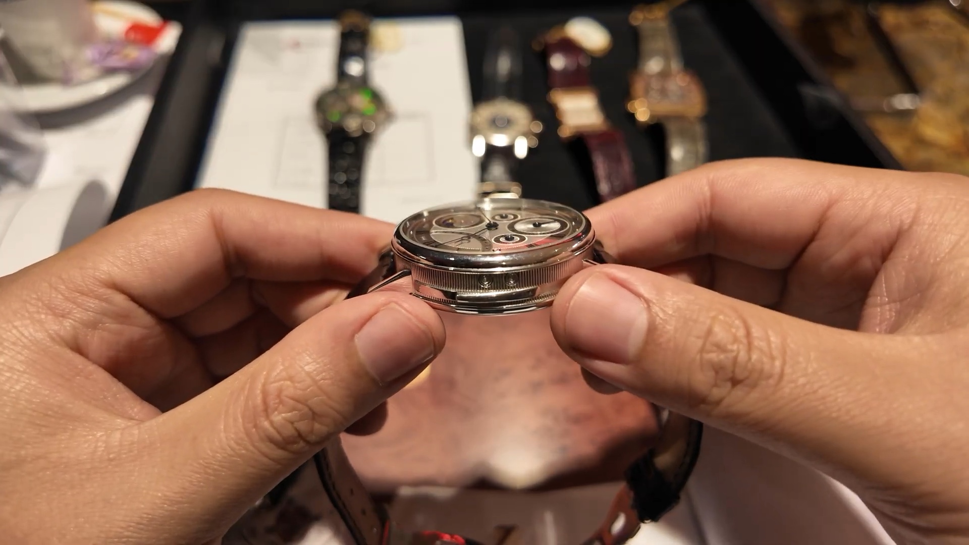 Thanh trượt kích hoạt chức năng điểm chuông bên hông vỏ Breguet 5447PT