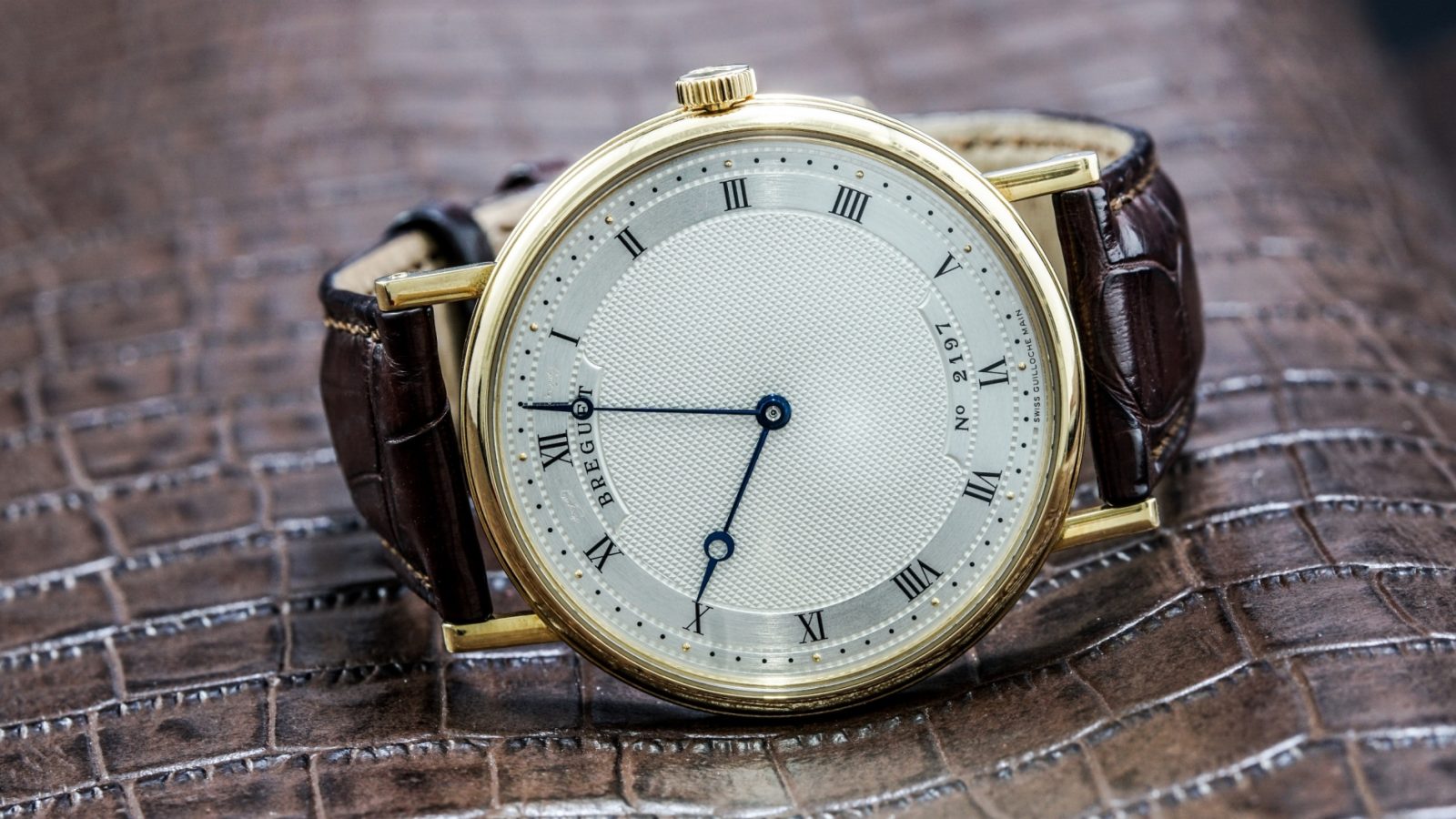 Breguet Classique 5157: đồng hồ siêu mỏng 38 mm