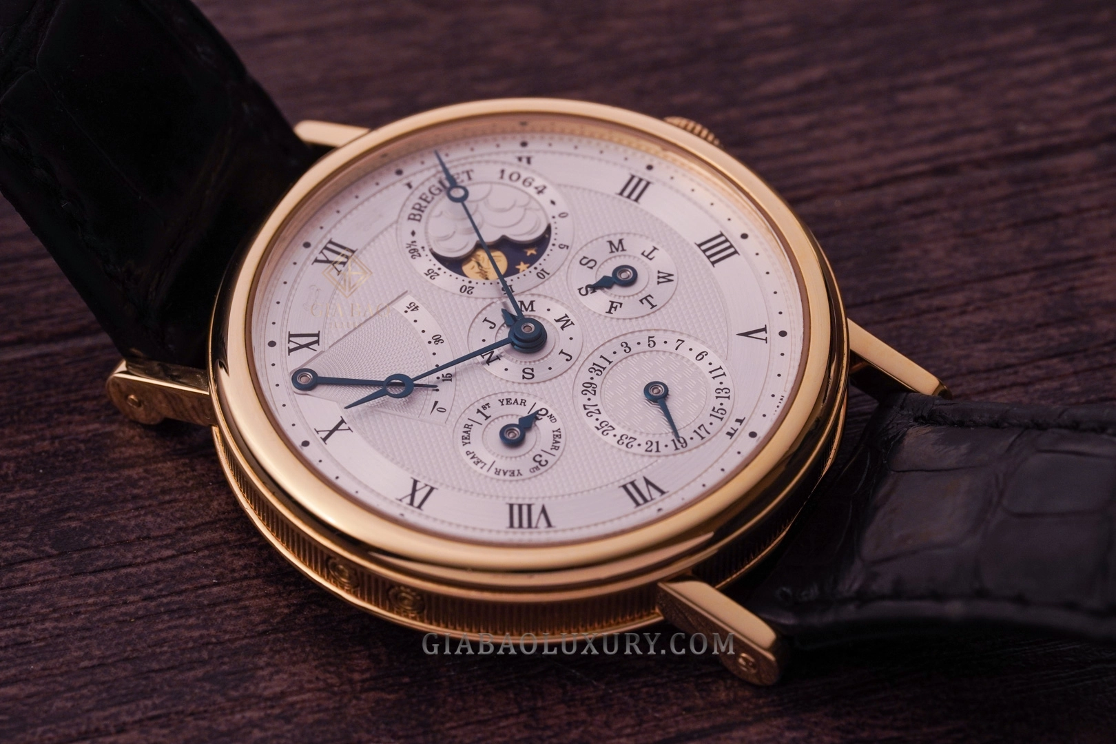 Breguet Classique Perpetual Calendar 5327BA: tỷ lệ vỏ vàng và cạnh khía đồng xu