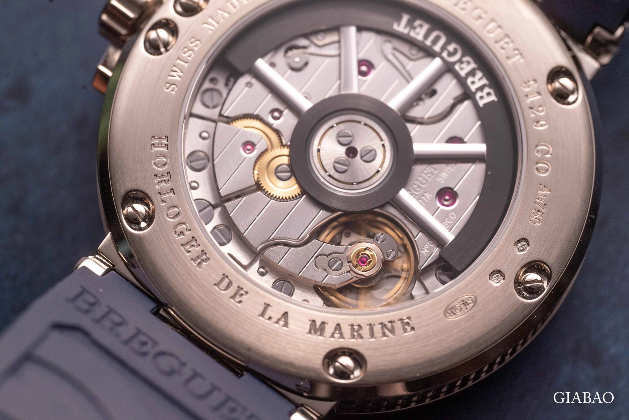 Breguet Marine 5517BB: đồng hồ thể thao vàng trắng 40 mm: chữ số La Mã, kim Breguet và kim giây trung tâm
