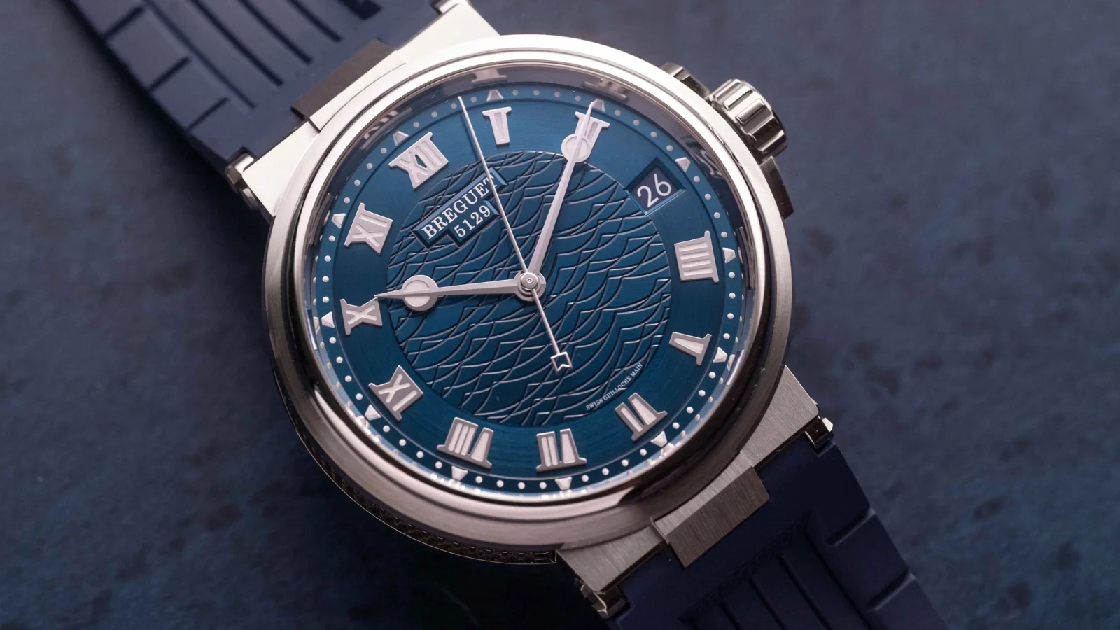 Breguet Marine 5517BB: đồng hồ thể thao vàng trắng 40 mm