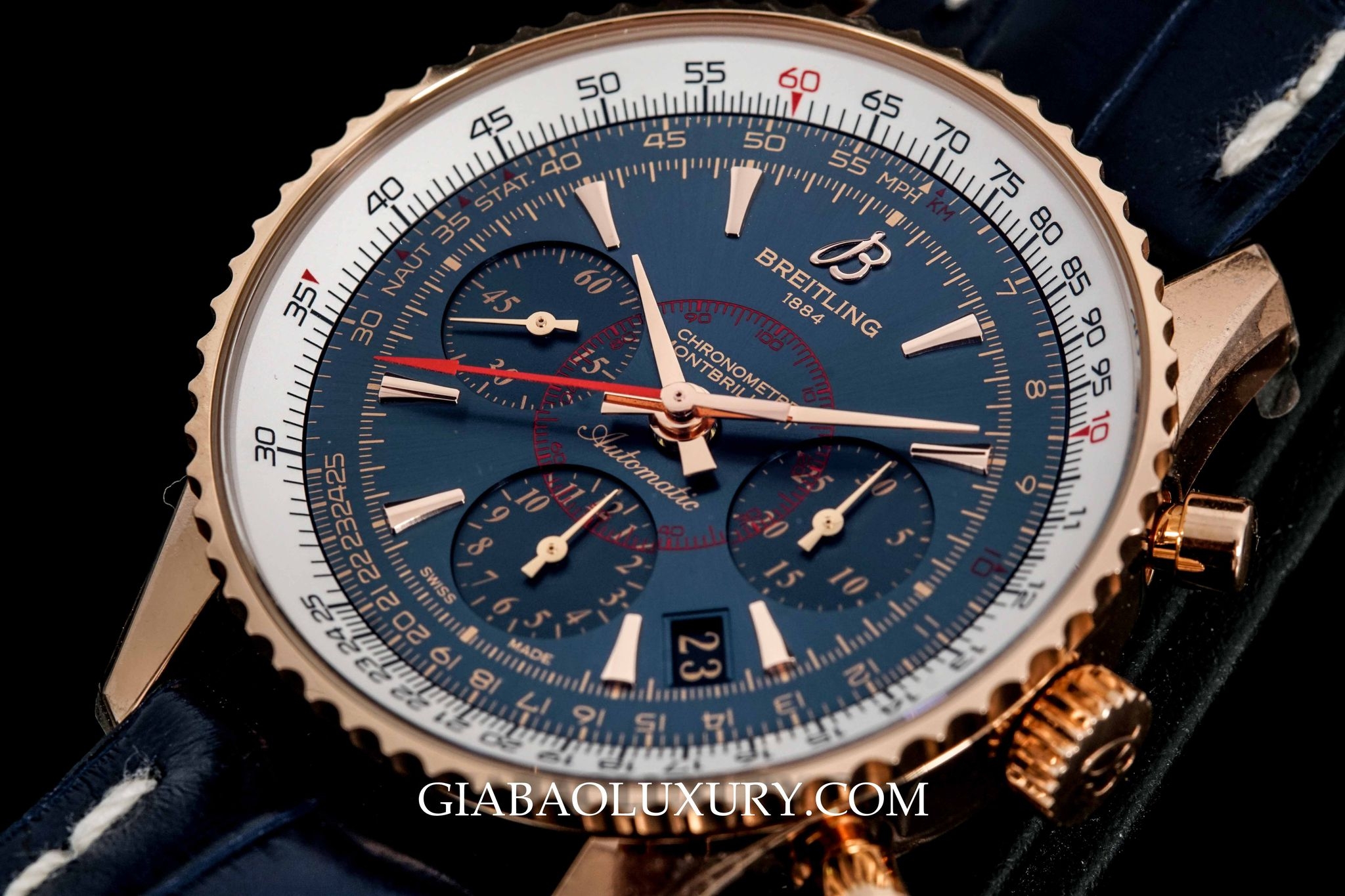 Breitling với thước tính tròn trên vành bezel
