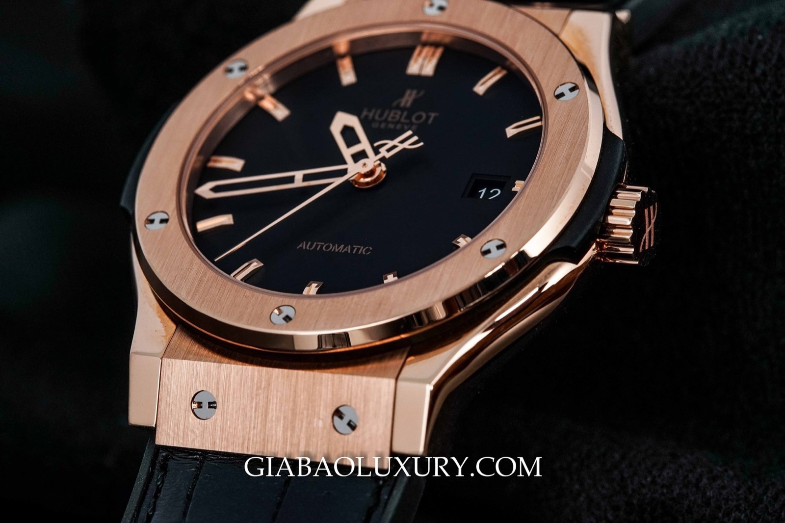 Hoàn thiện chải xước satin trên Hublot Classic Fusion 42