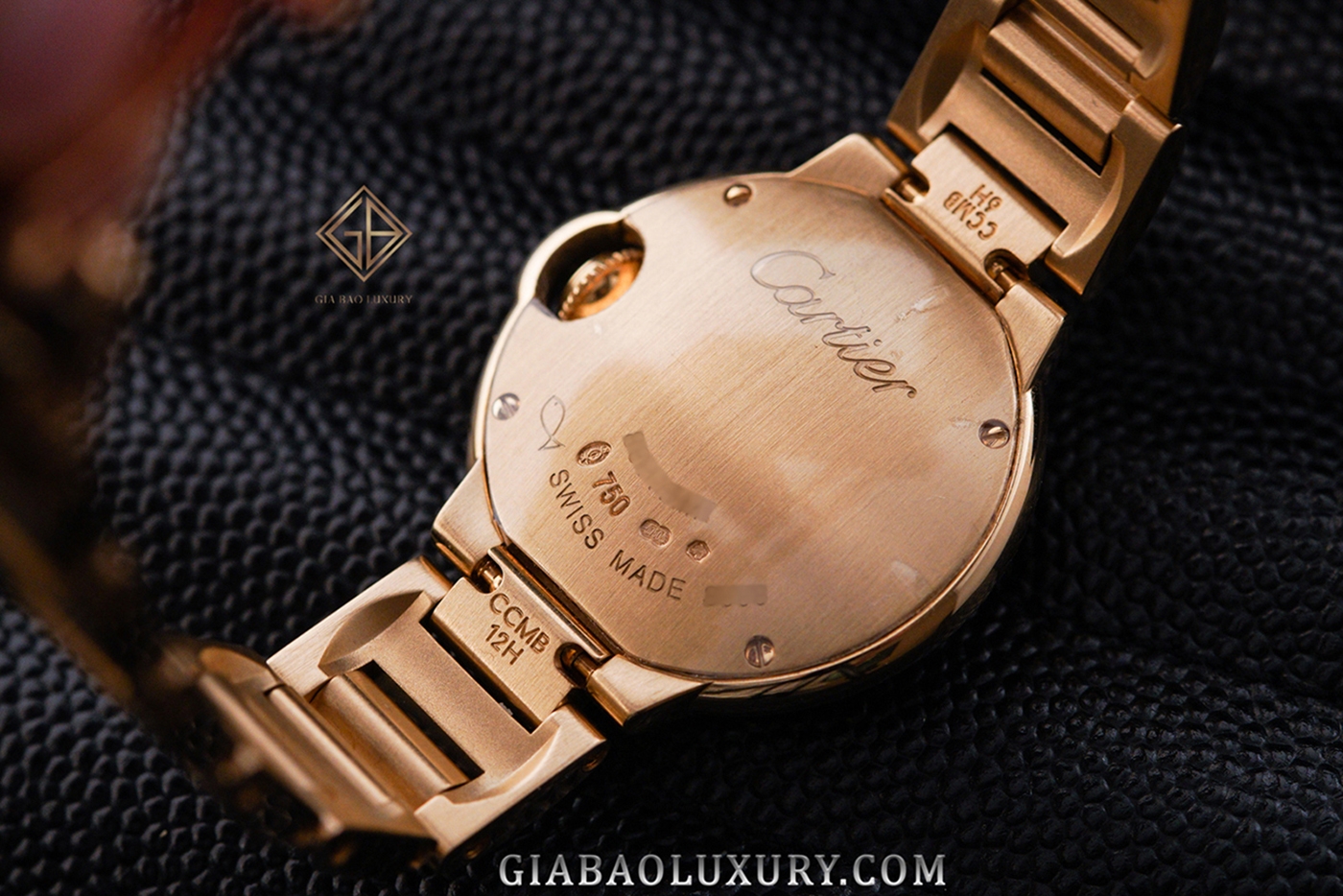Cartier Ballon Bleu WE9001Z3: vàng, xà cừ và kim cương: đáy kín của Ballon Bleu WE9001Z3