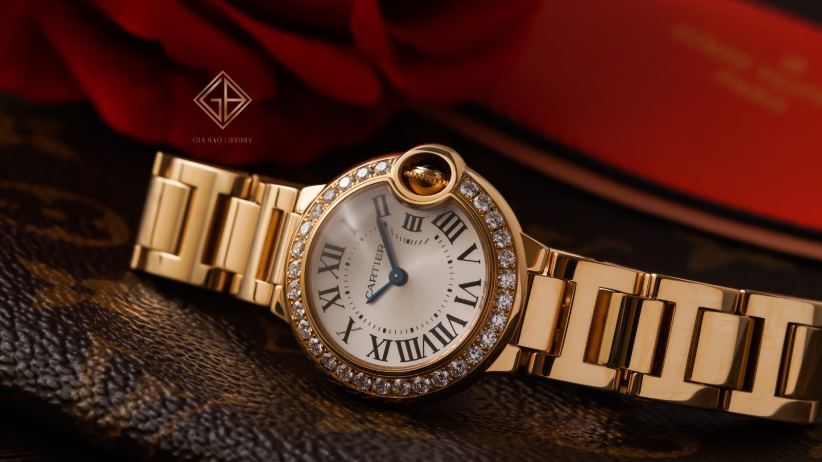 Cartier Ballon Bleu WE9001Z3: vàng, xà cừ và kim cương