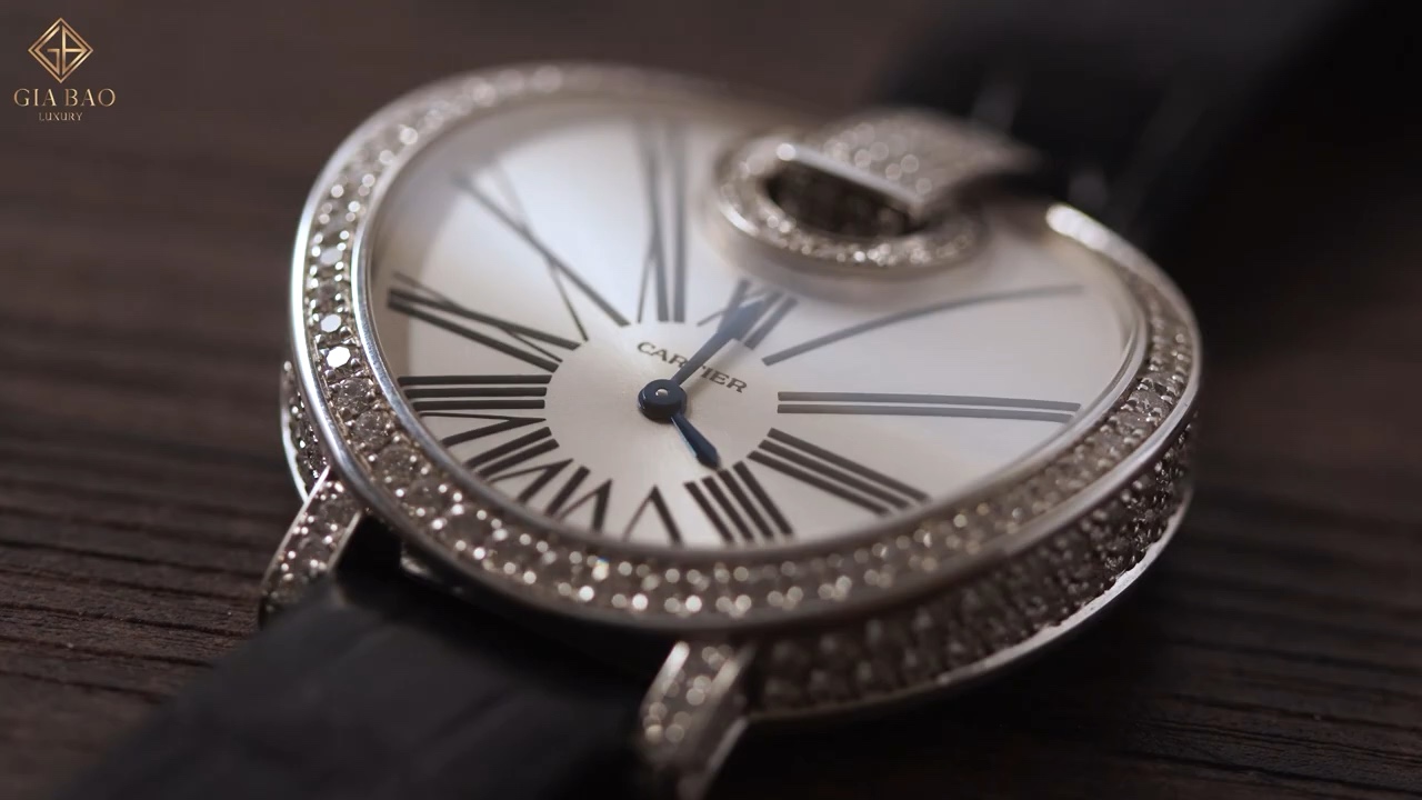 Cartier Captive de Cartier mặt số trắng và móc nối nạm kim cương tại 12 giờ