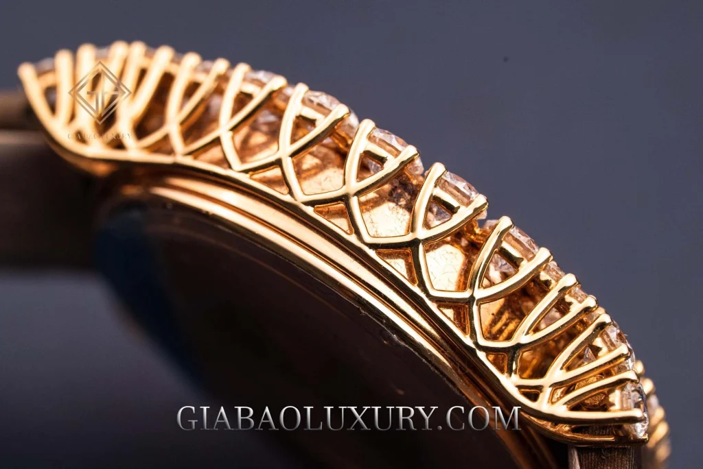 Chopard L’Heure du Diamant 139419/5101: chi tiết mặt số khảm trai và kim cương