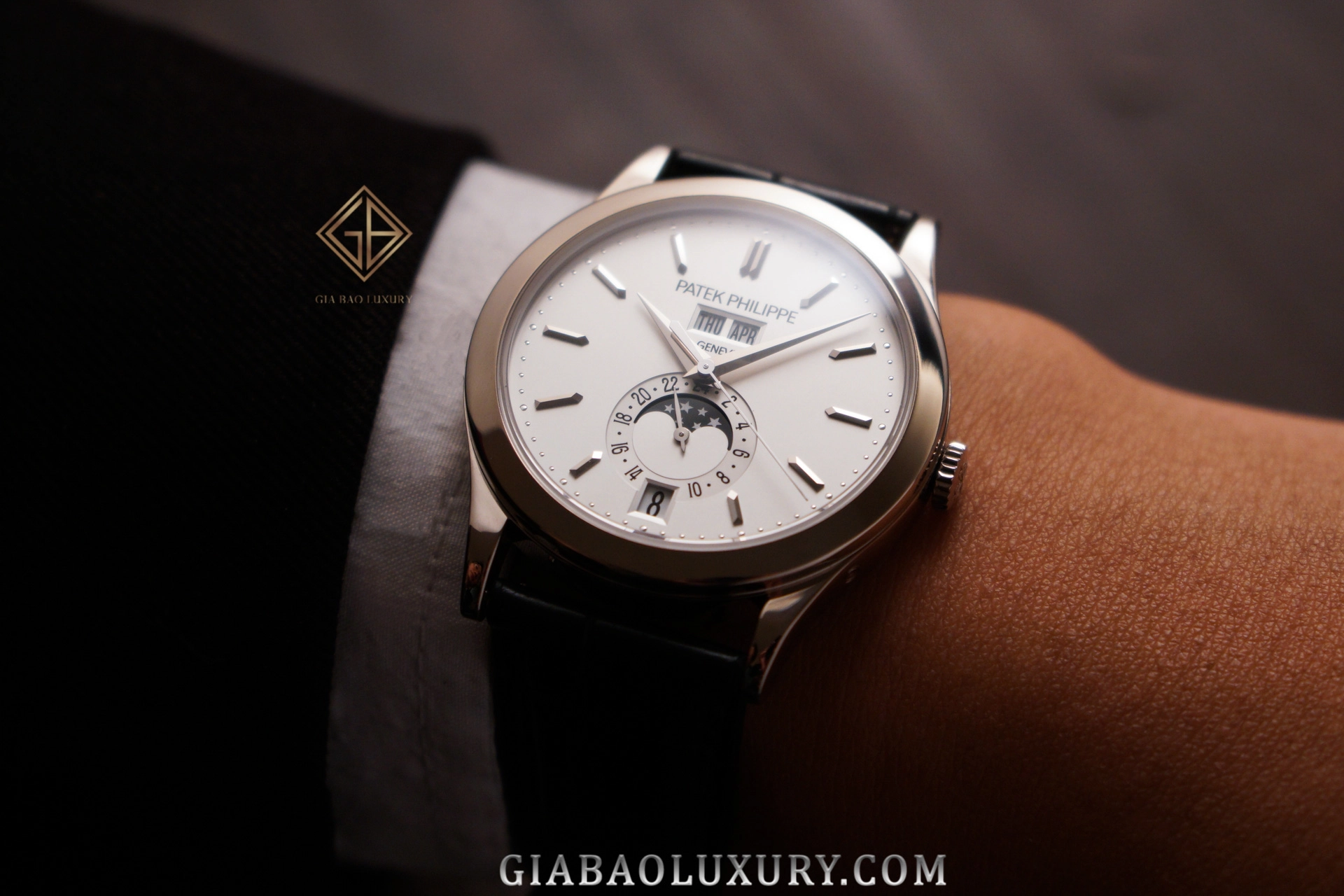 Có 700 triệu đến 1 tỷ nên mua đồng hồ gì?: Patek Philippe Annual Calendar trong nhóm đồng hồ phức tạp