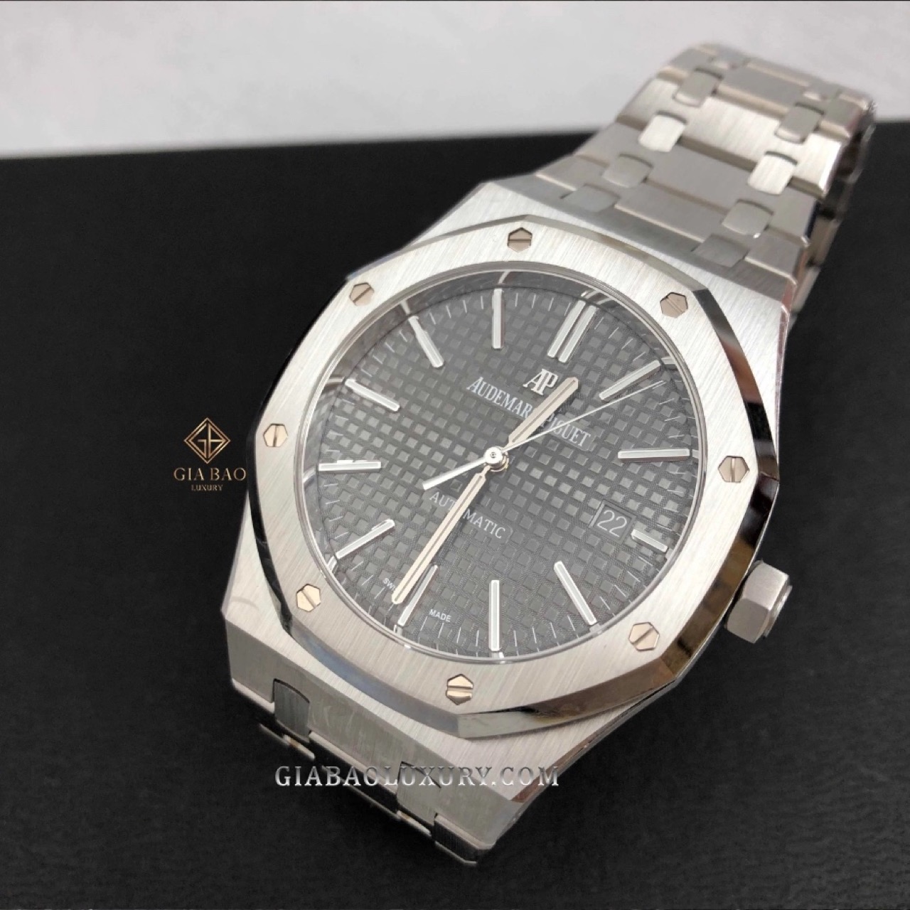 Có 700 triệu đến 1 tỷ nên mua đồng hồ gì?: Audemars Piguet Royal Oak bằng thép
