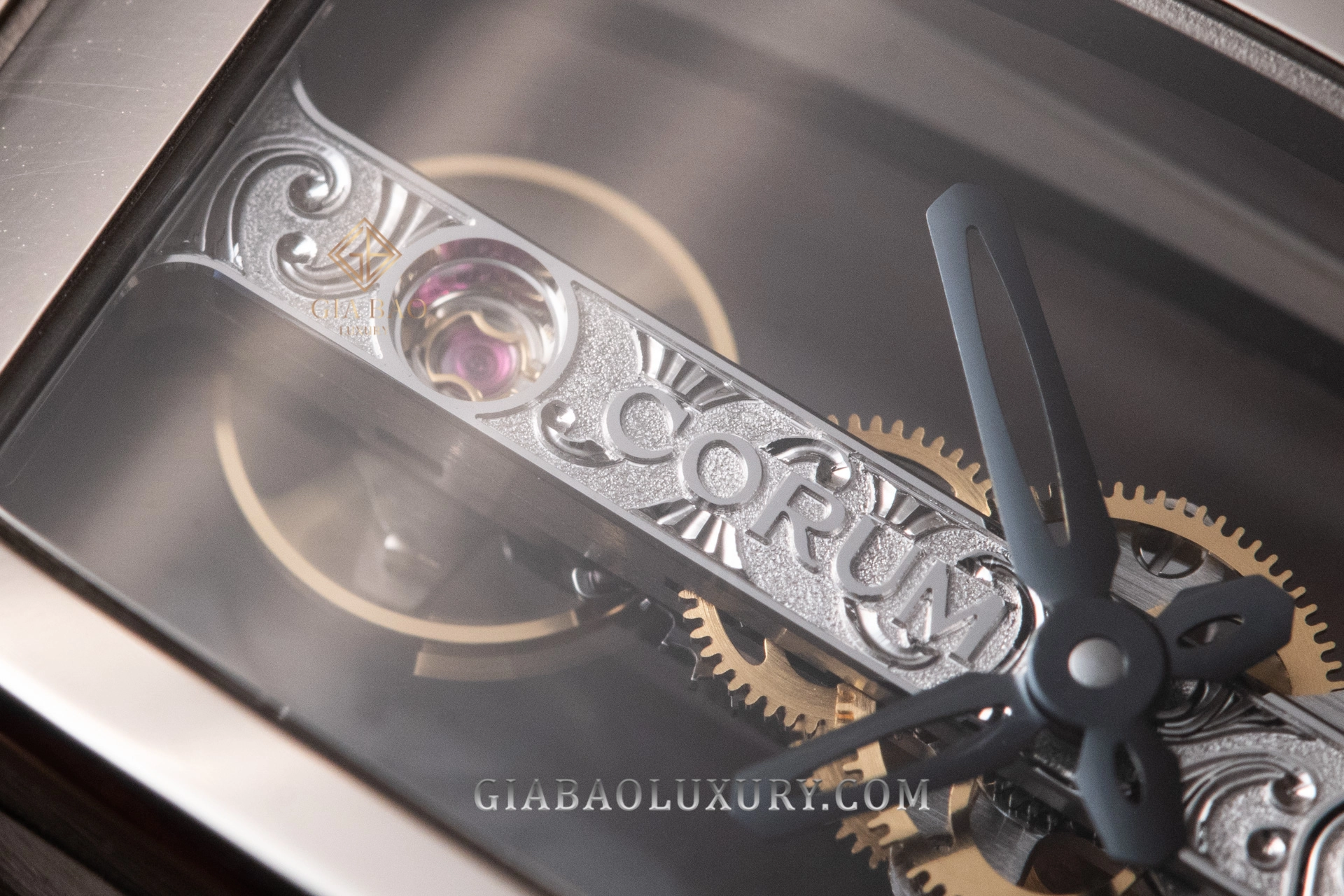 Corum Golden Bridge: calibre tuyến tính từ 1980: Bộ truyền xếp theo chiều dài của calibre