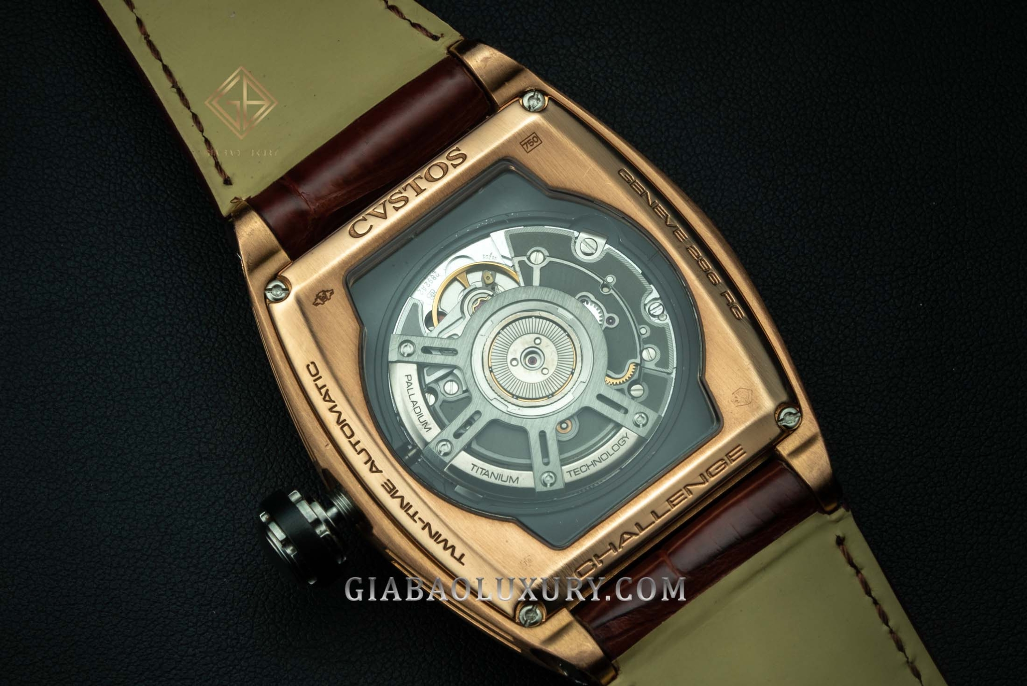 CVSTOS Challenge Twin-Time CTT RGR: calibre tự động qua đáy sapphire