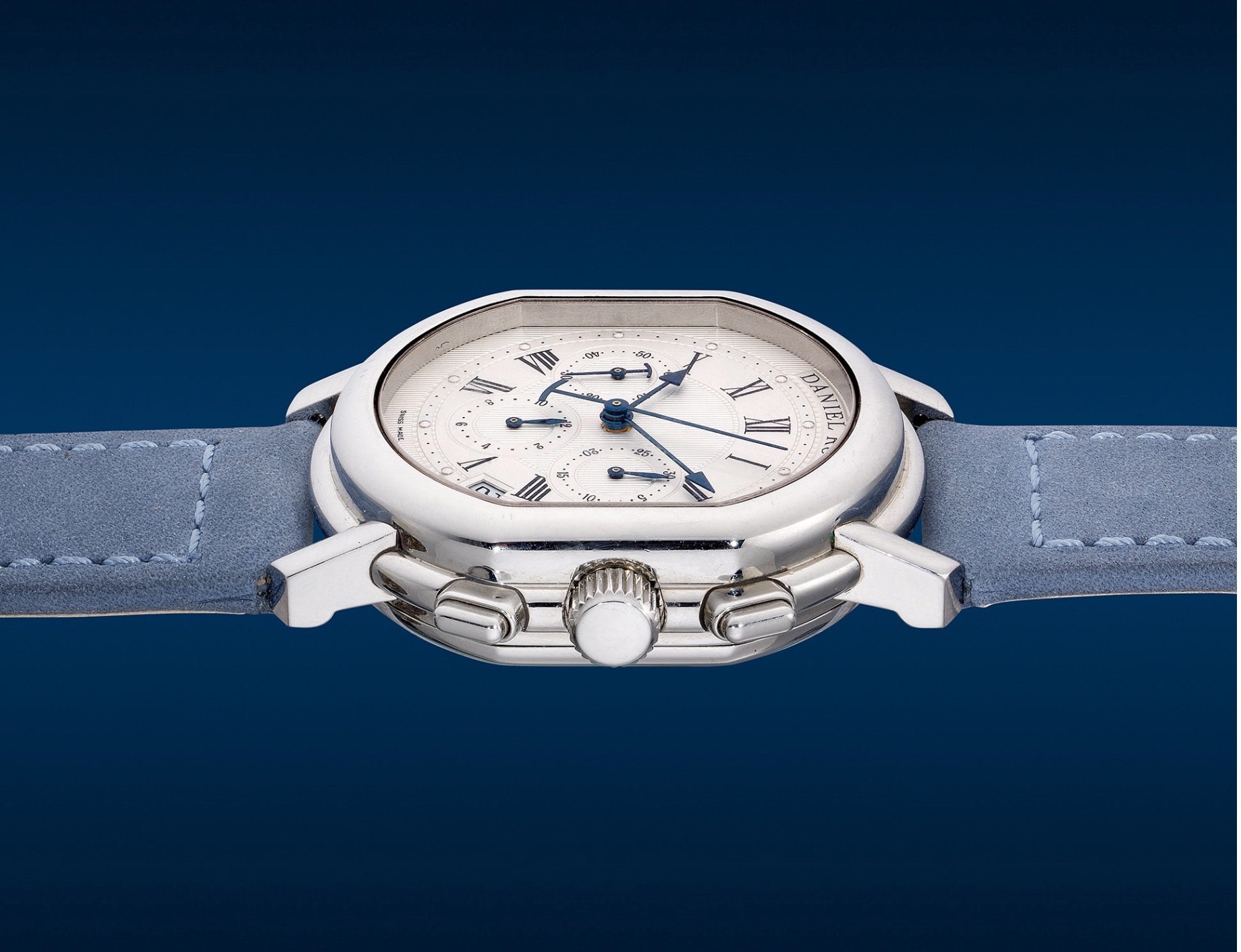 Cạnh vỏ Daniel Roth chronograph với nút bấm và núm chỉnh
