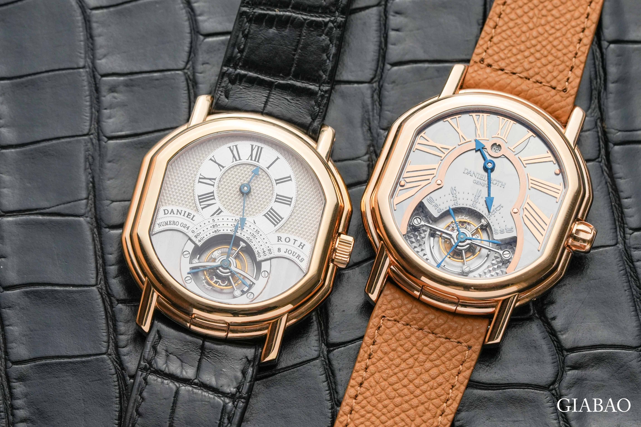 Hai phong cách mặt số tourbillon Daniel Roth đặt cạnh nhau