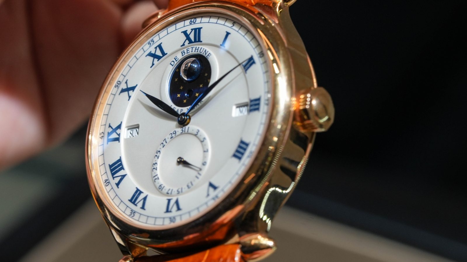 De Bethune DB15RT: lịch vạn niên và lịch trăng cầu