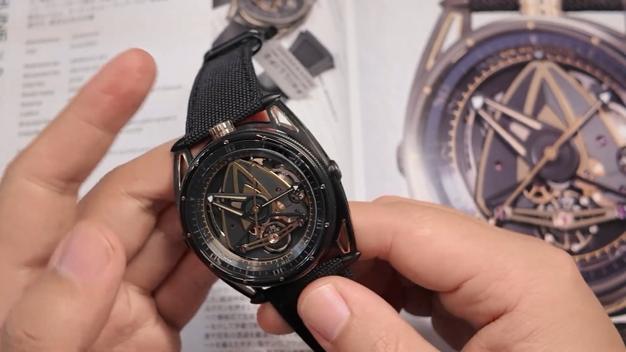 Vấu nổi De Bethune DB28GS JPS nhìn nghiêng