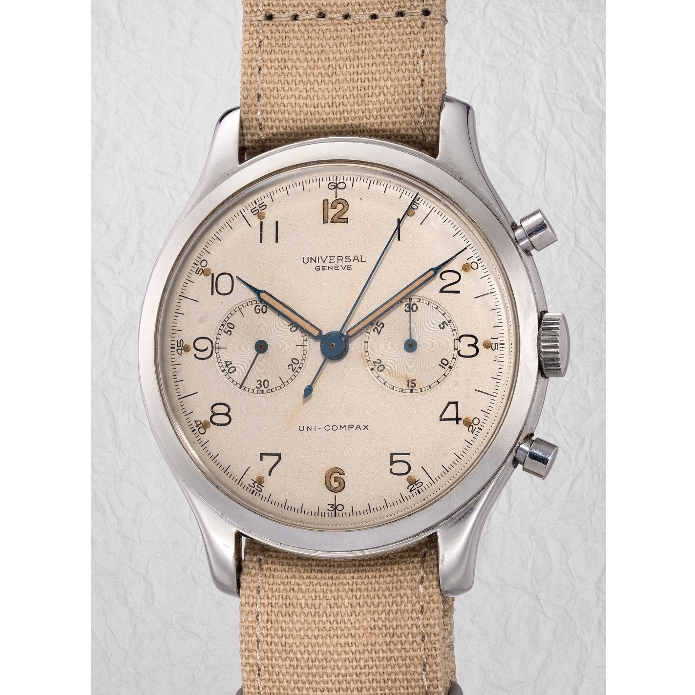Universal Genève chronograph vỏ lớn