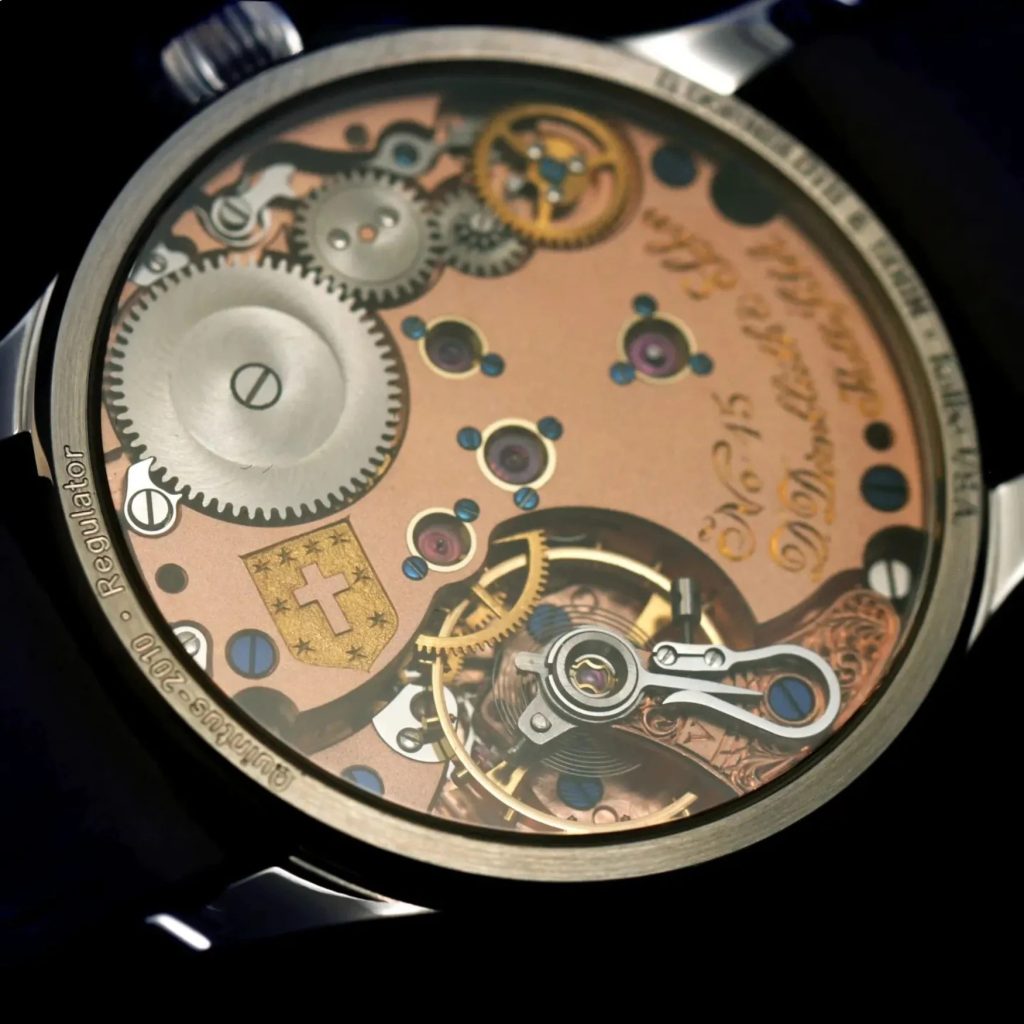 Bộ máy D. Dornblüth & Sohn Quintus Regulator nhìn qua mặt lưng