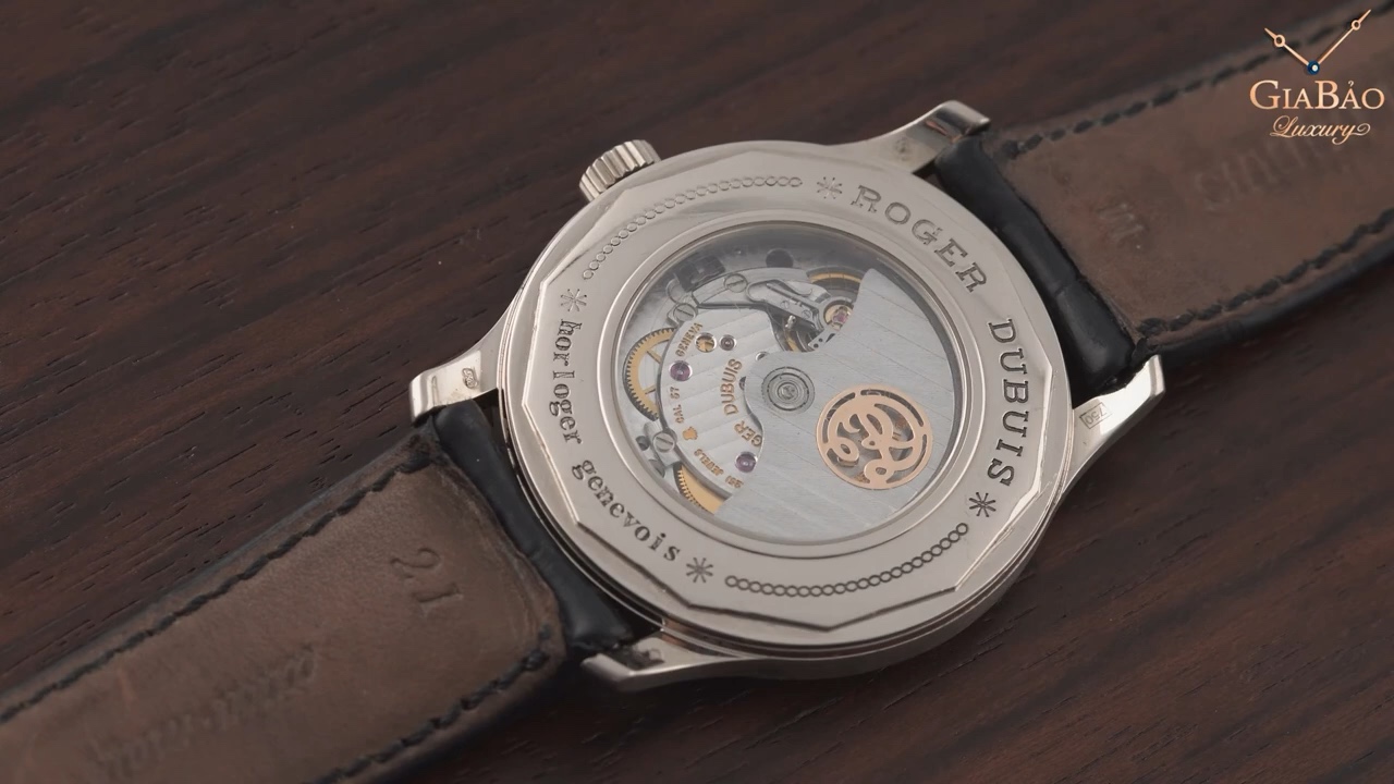Mặt đáy sapphire Roger Dubuis Hommage Calibre 57