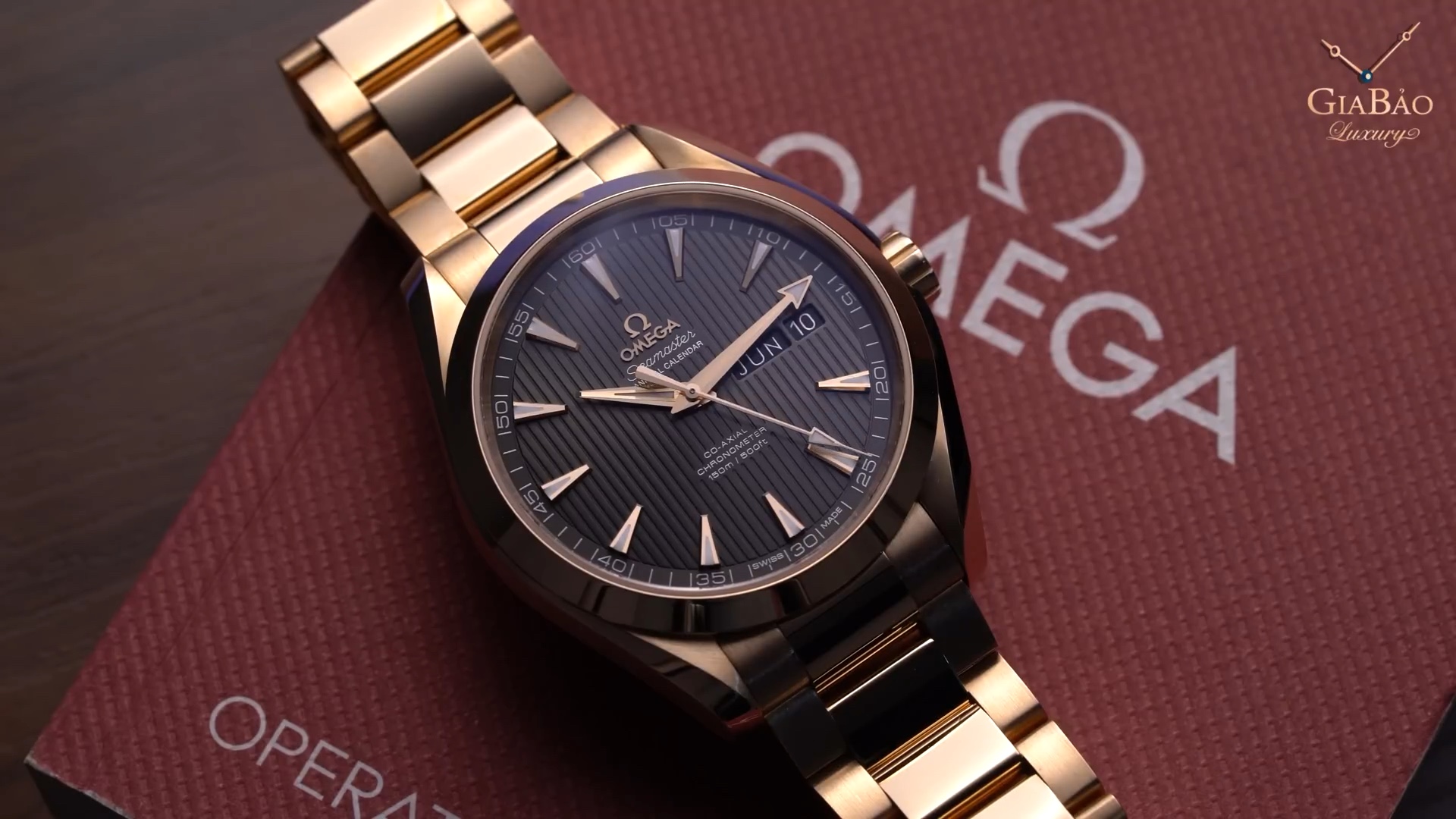 Omega Aqua Terra Annual Calendar 43 mm vàng đỏ