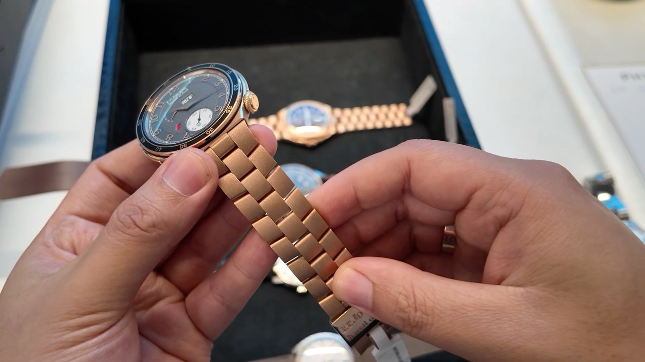 Vỏ và dây vàng hồng hoàn thiện mờ của F.P. Journe AR2