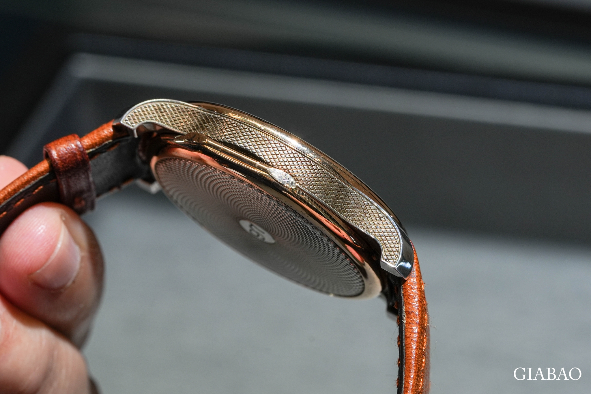 Vỏ bạc và nắp guilloché F.P. Journe T30