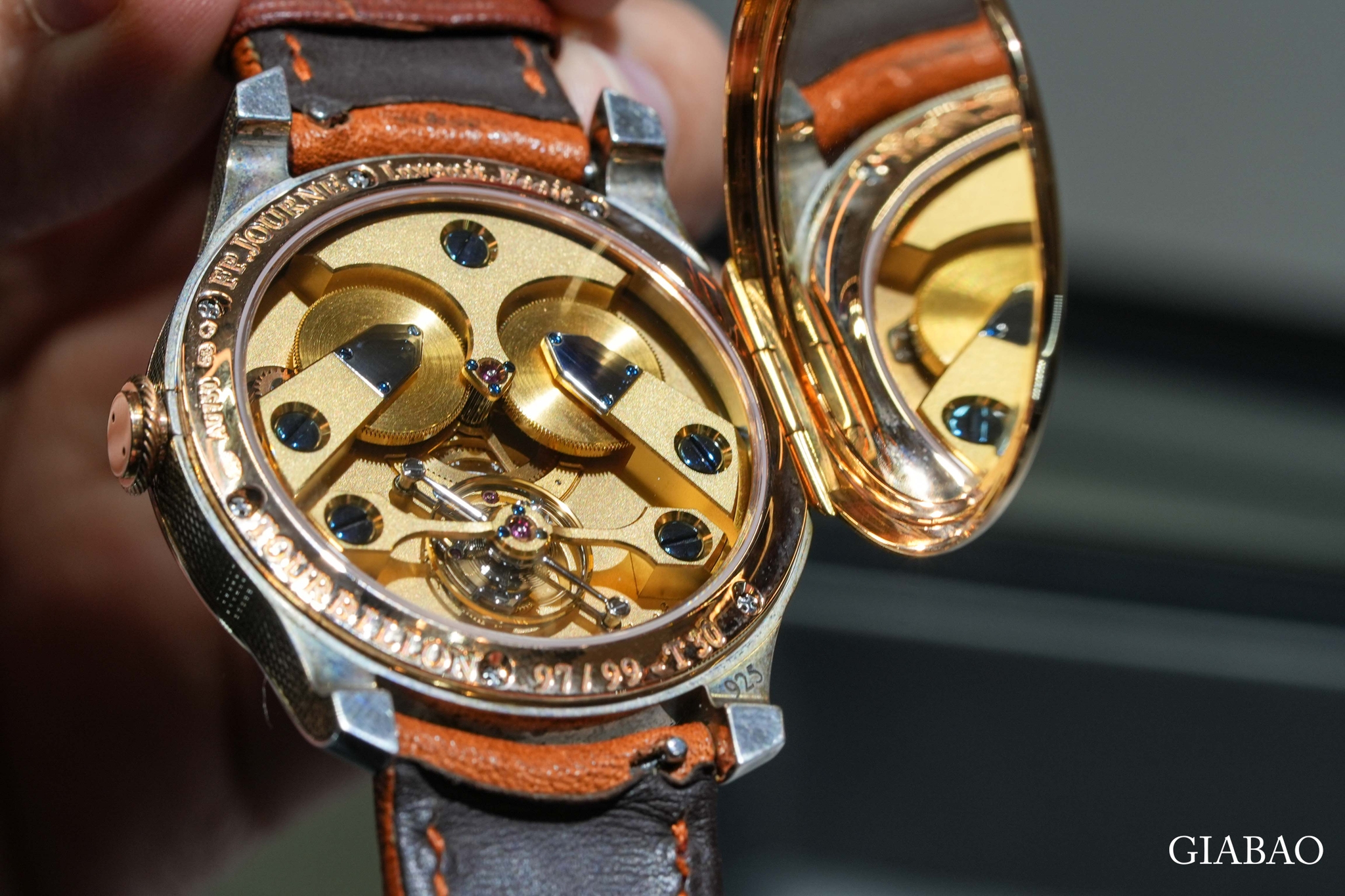 Cận cảnh tourbillon calibre 1412 của F.P. Journe T30