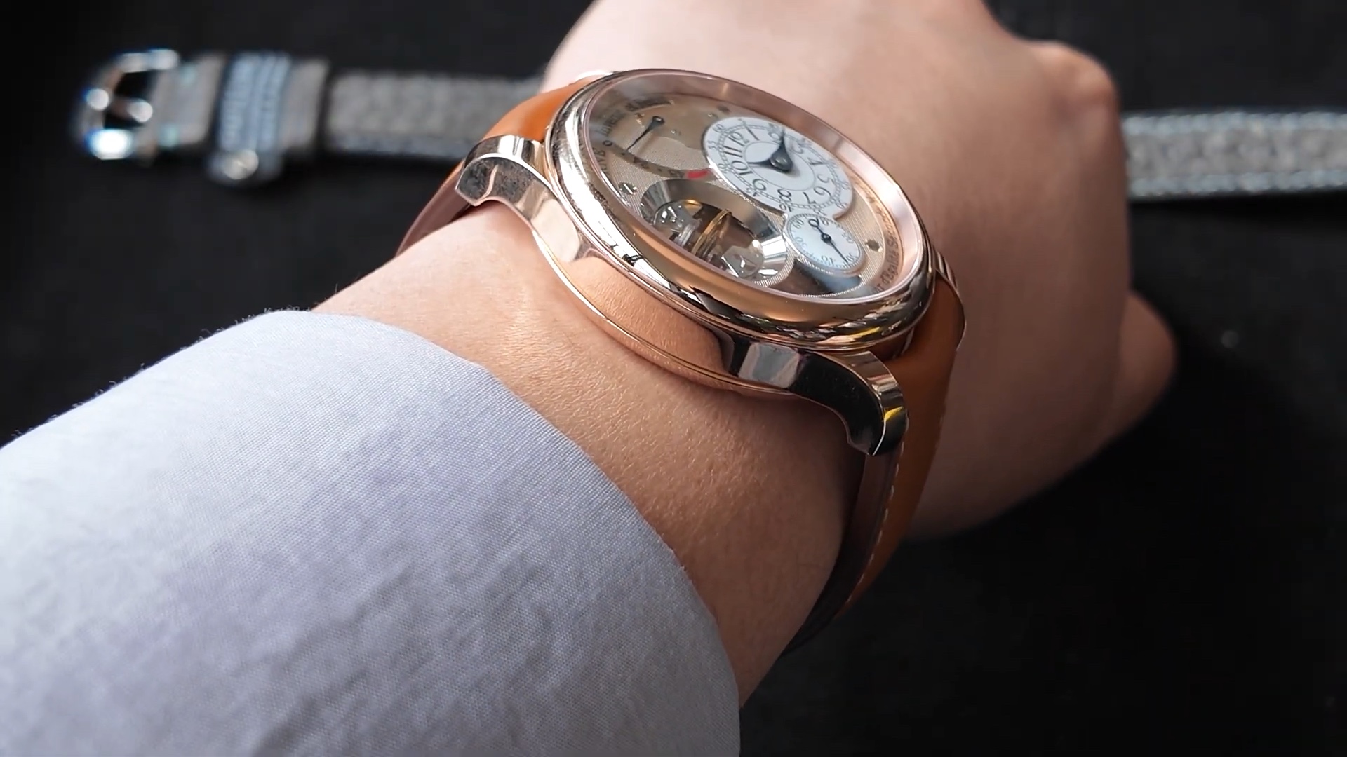 Cạnh vỏ F.P. Journe Tourbillon Souverain Vertical
