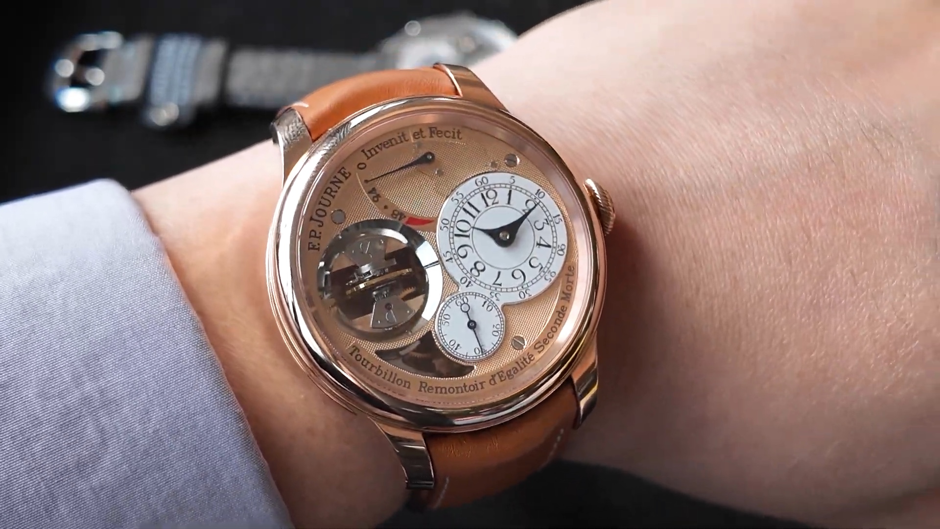 F.P. Journe Tourbillon Souverain Vertical trên cổ tay