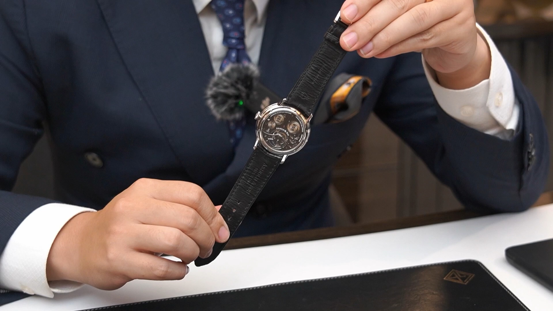 Calibre A&S8200 của Arnold & Son UTTE