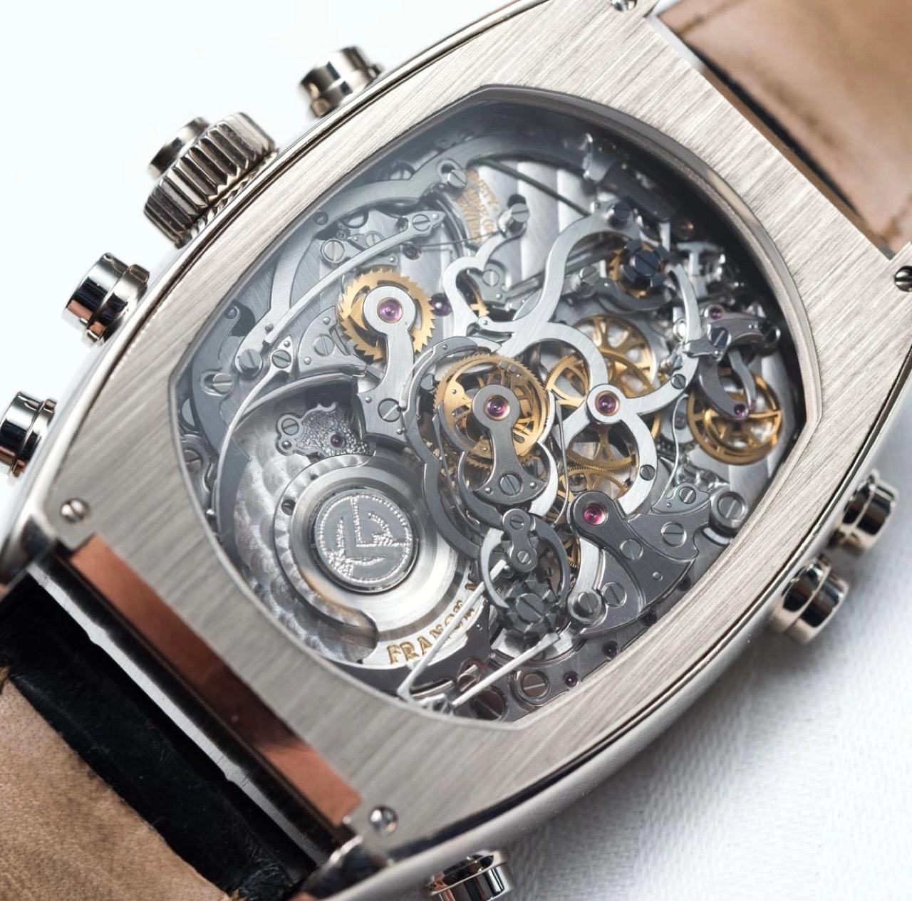Franck Muller Aeternitas Mega 4: 36 chức năng: Hệ lịch và bộ đếm chronograph trên mặt số