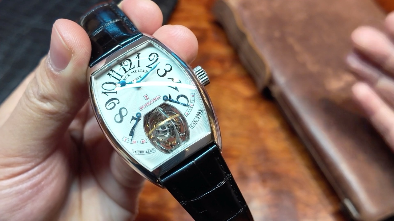 Franck Muller Revolution 2 nhìn nghiêng