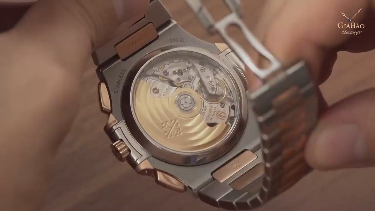 Mặt đáy sapphire Patek Philippe Nautilus 5980/1AR