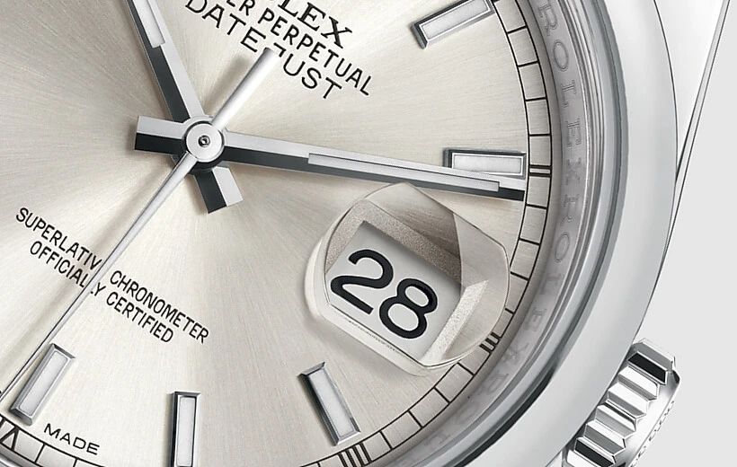 Cận cảnh mặt số và vành khía Rolex Datejust