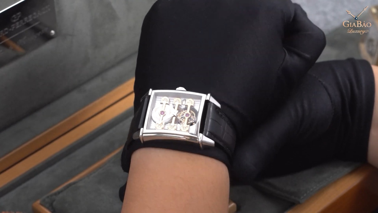 Girard-Perregaux Vintage 1945 Tourbillon trên cổ tay