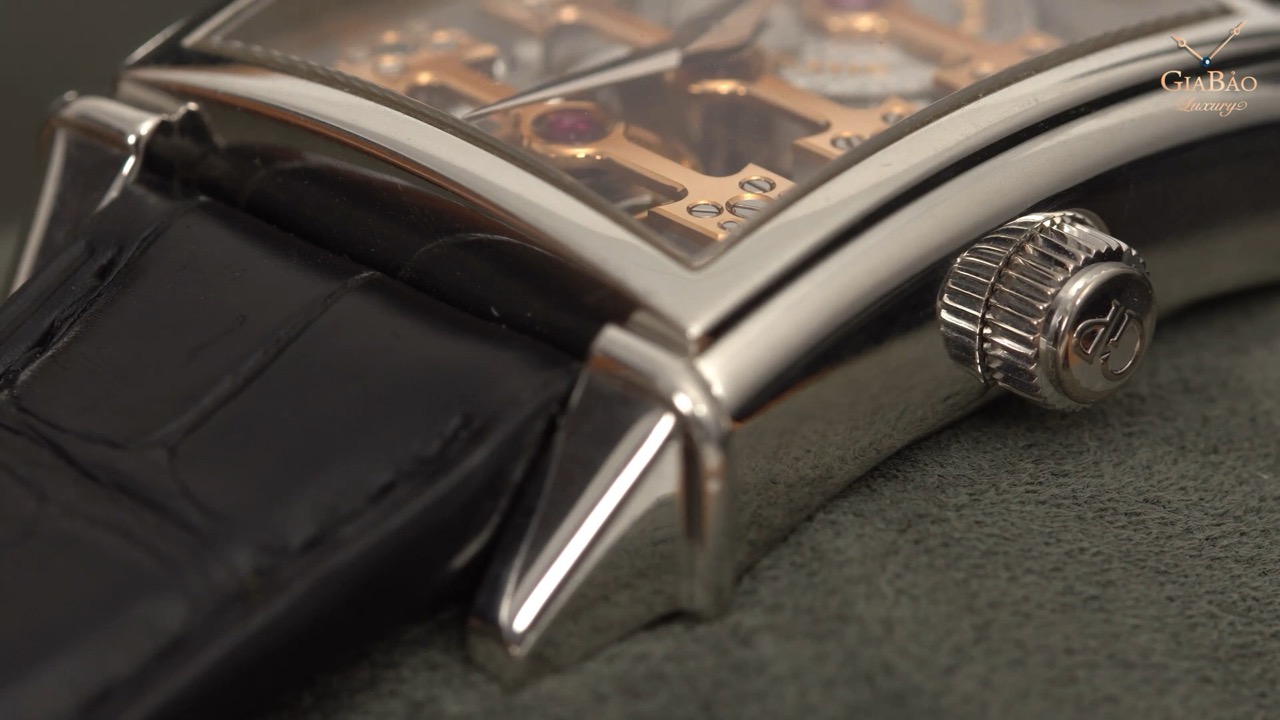 Vỏ cong và núm chỉnh Girard-Perregaux Vintage 1945