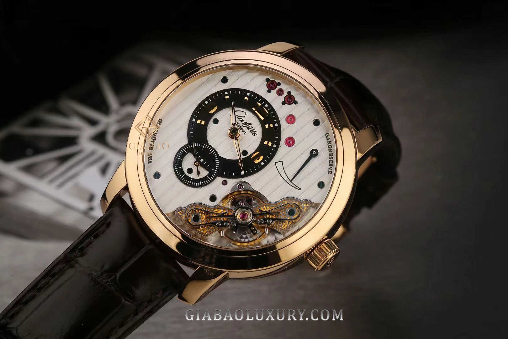 Glashütte Original PanoInverse XL vàng hồng: cầu cổ thiên nga và bánh xe cân bằng phía mặt số